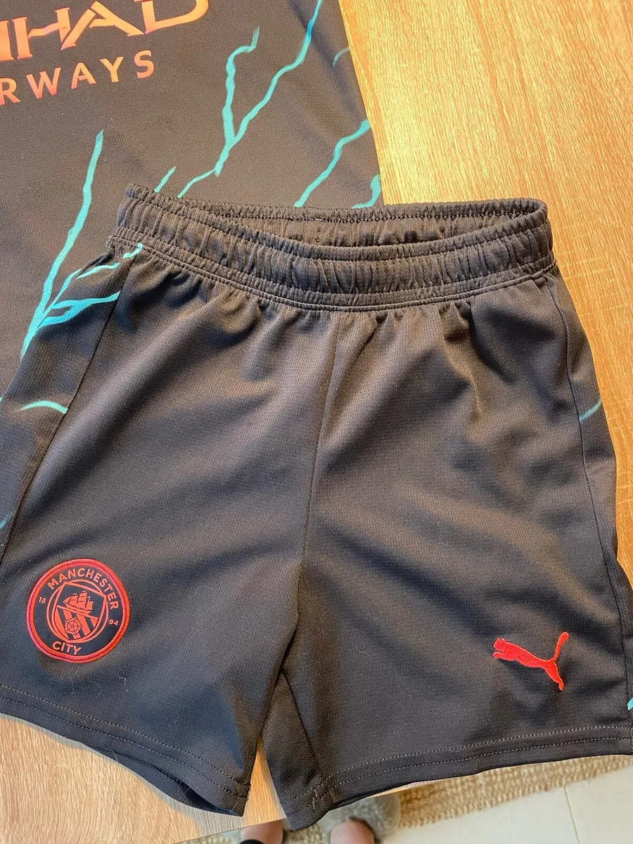 Manchester City boys kit - Image 4