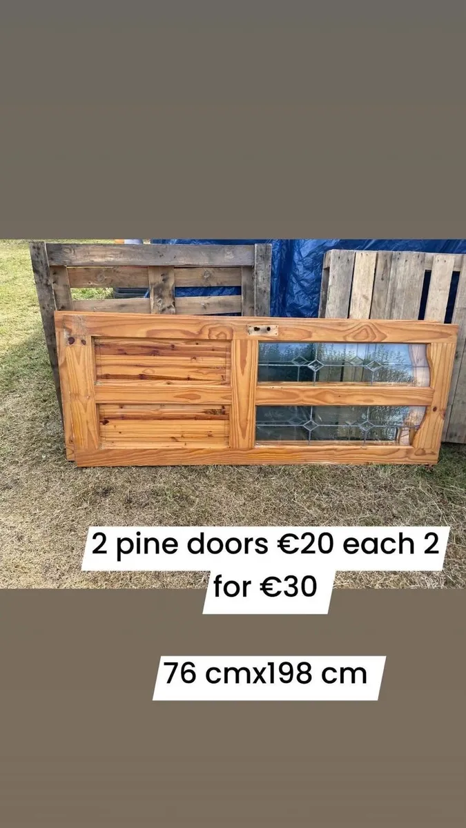 2 wooden pine doors - Image 1