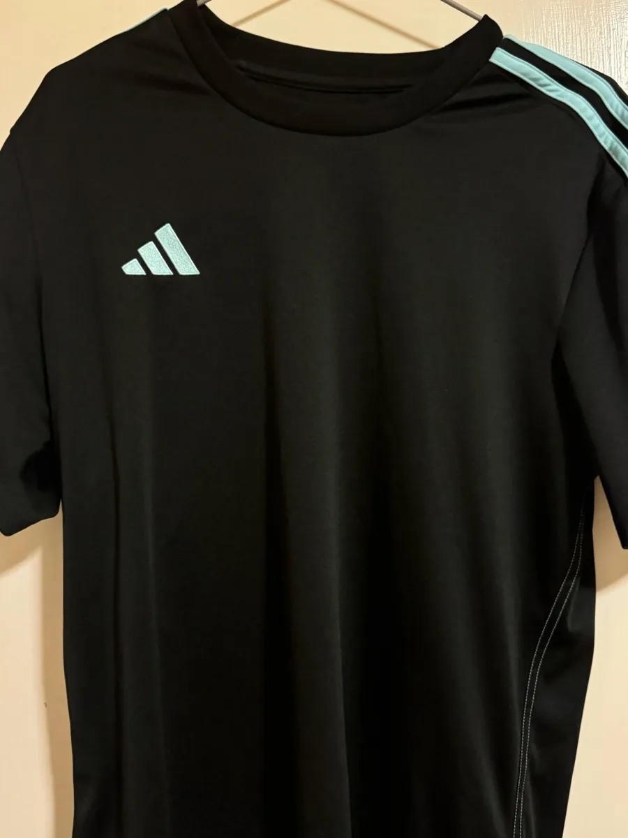 T-Shirt Adidas - Image 1