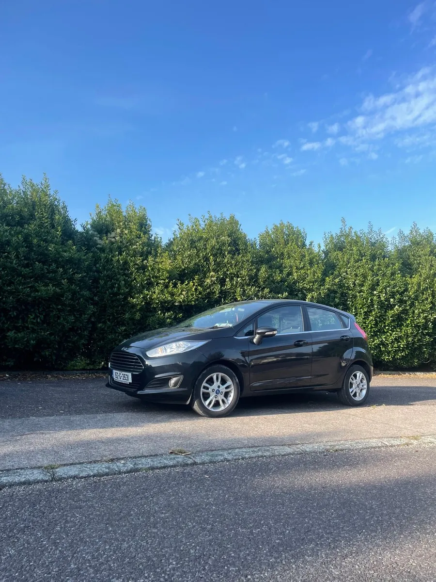 Ford Fiesta ZETEC 5D - Image 2