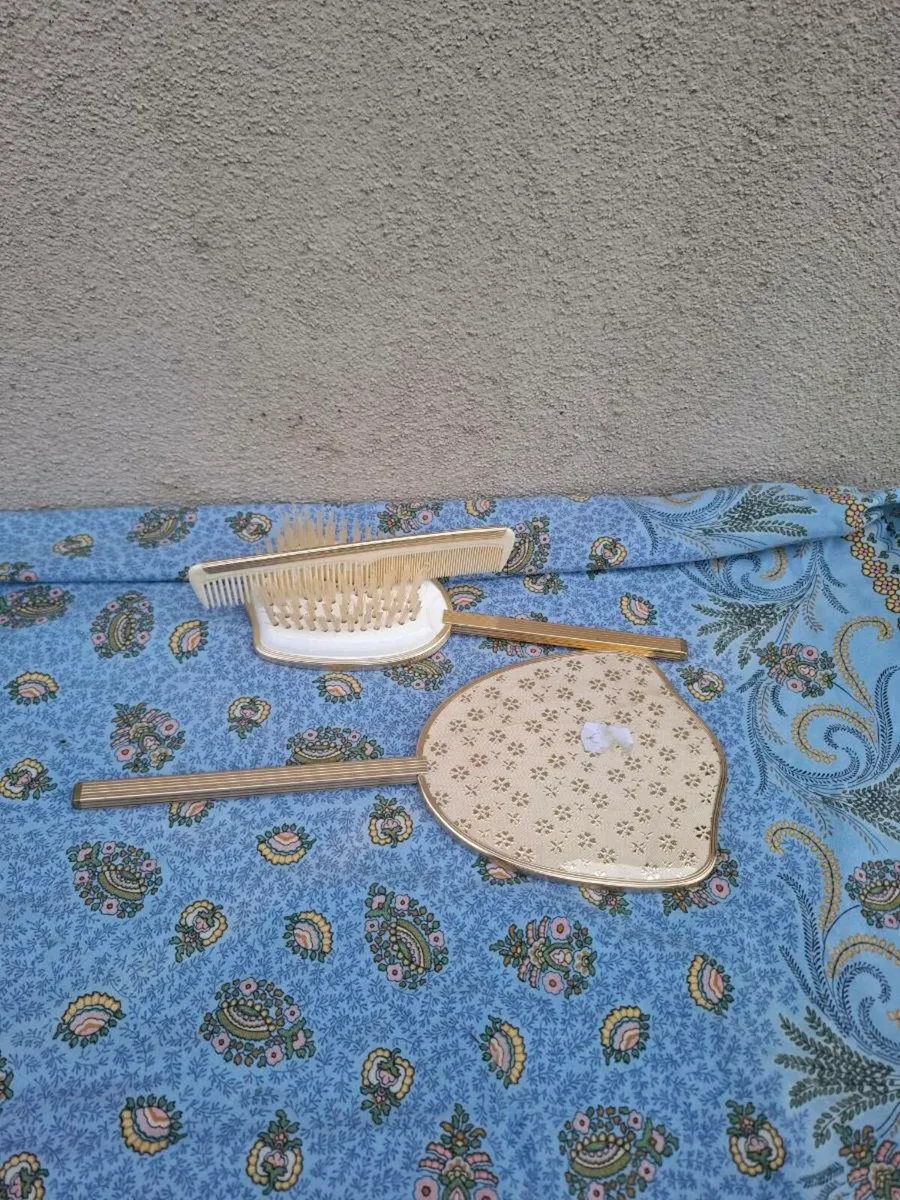 Vintage vrush mirror set postage possible - Image 1