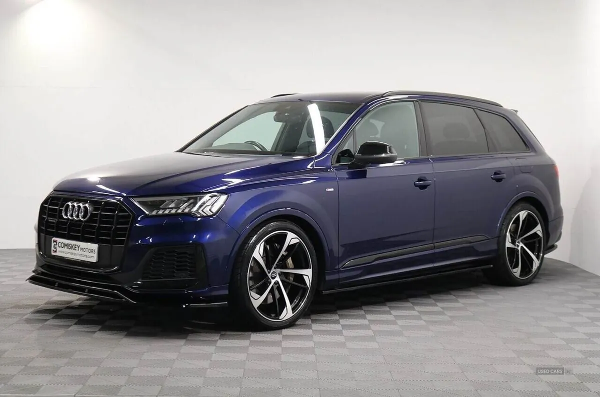 Audi Q7 Tfsie V6 Black Edition - Image 3