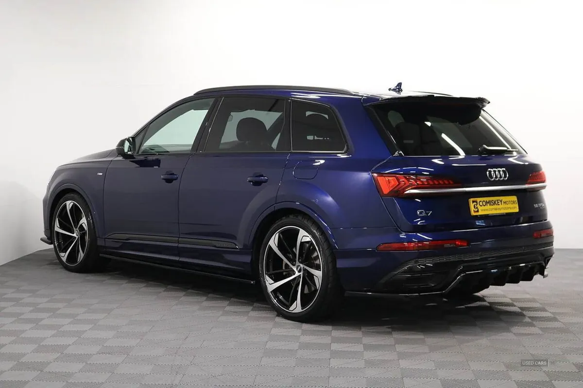 Audi Q7 Tfsie V6 Black Edition - Image 4