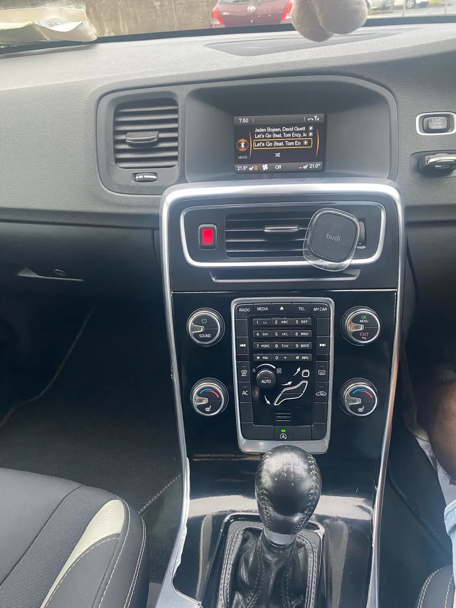 VOLVO S60 1.6 D2 RDESIGN 115BHP - Image 3