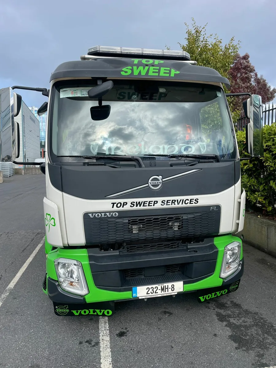 Road sweeper - Image 2