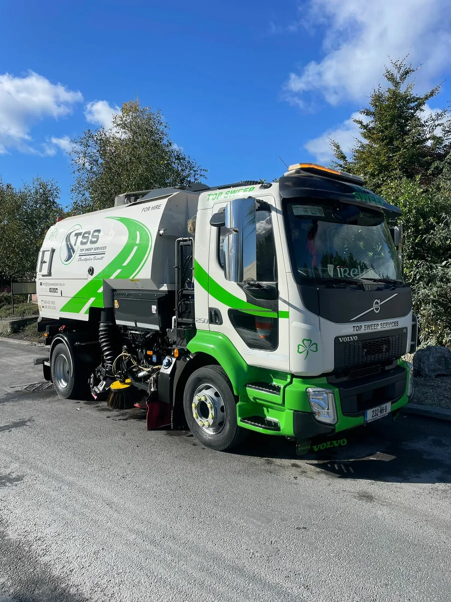 Road sweeper - Image 1