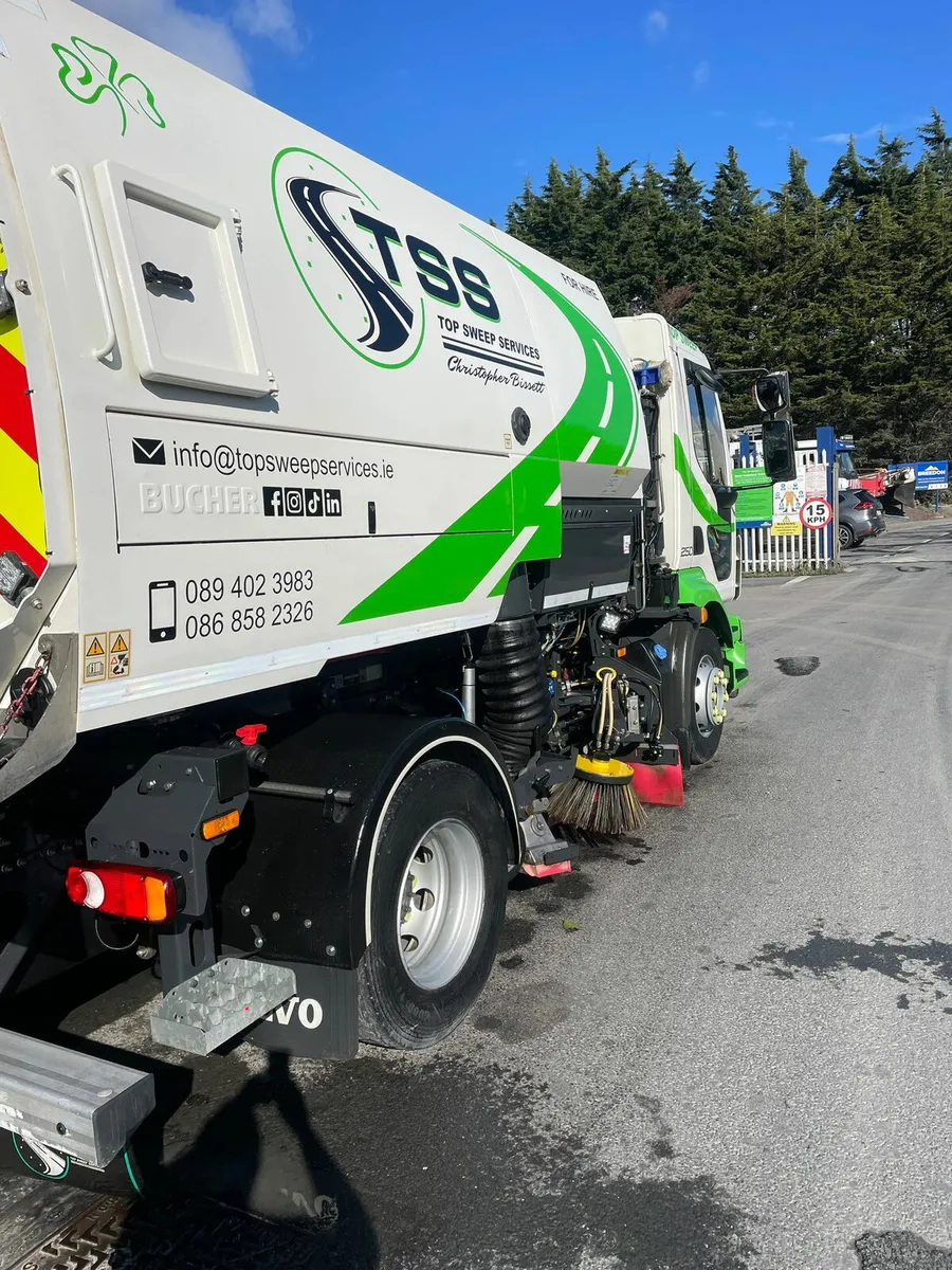 Road sweeper - Image 3