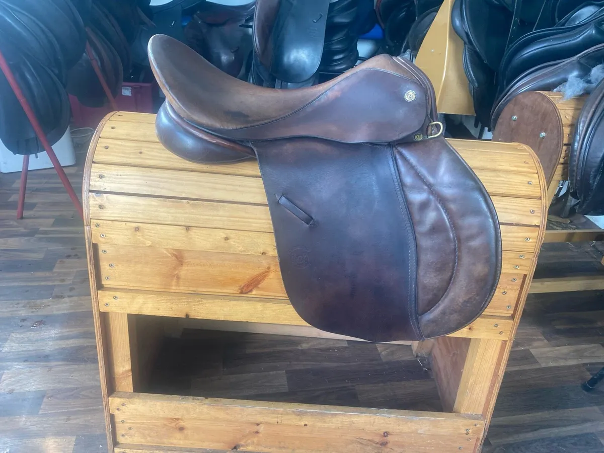 17.5 symonds brown Leather saddle - Image 1