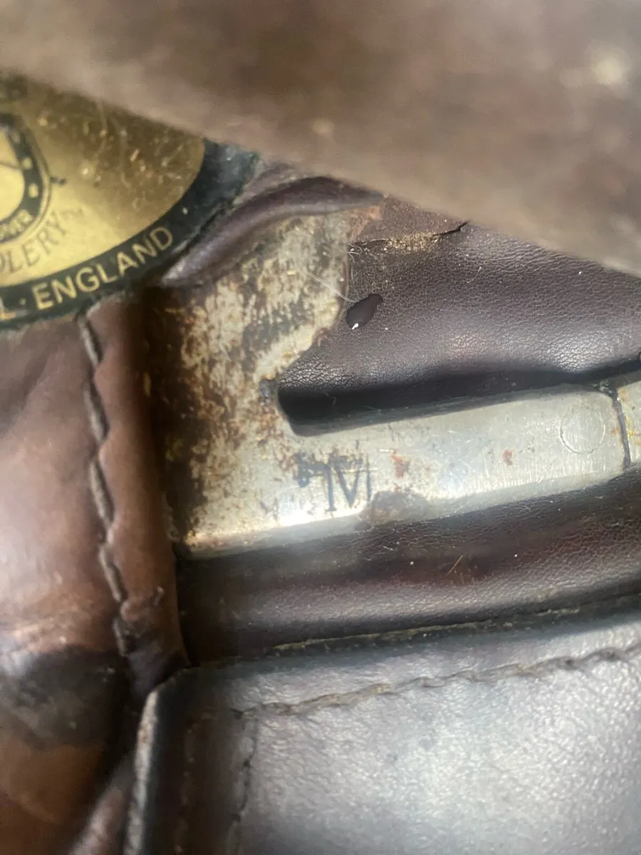 17.5 symonds brown Leather saddle - Image 3