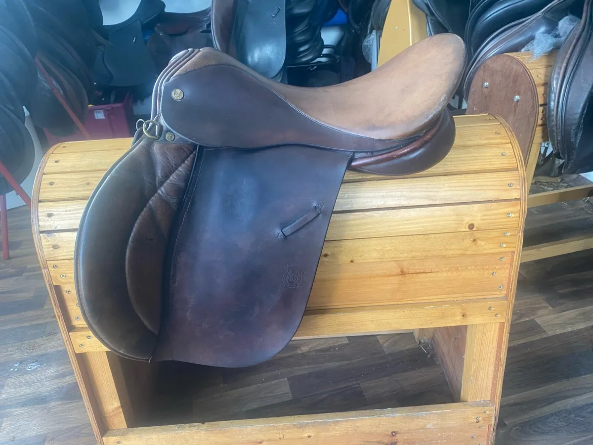 17.5 symonds brown Leather saddle - Image 4