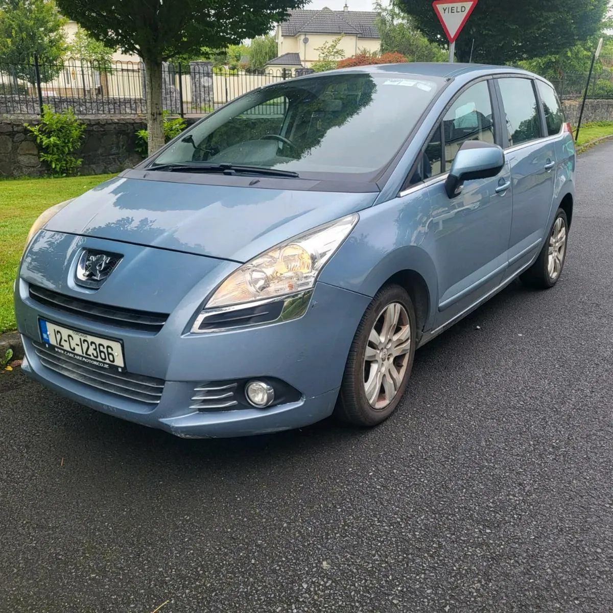 Peugeot 5008 low mileage - Image 1