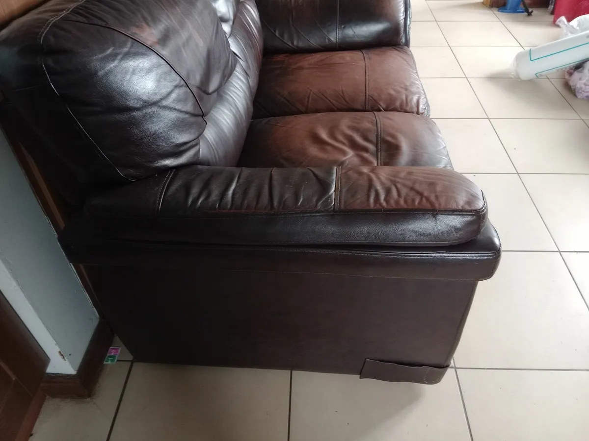2 seater leather couch - Image 2