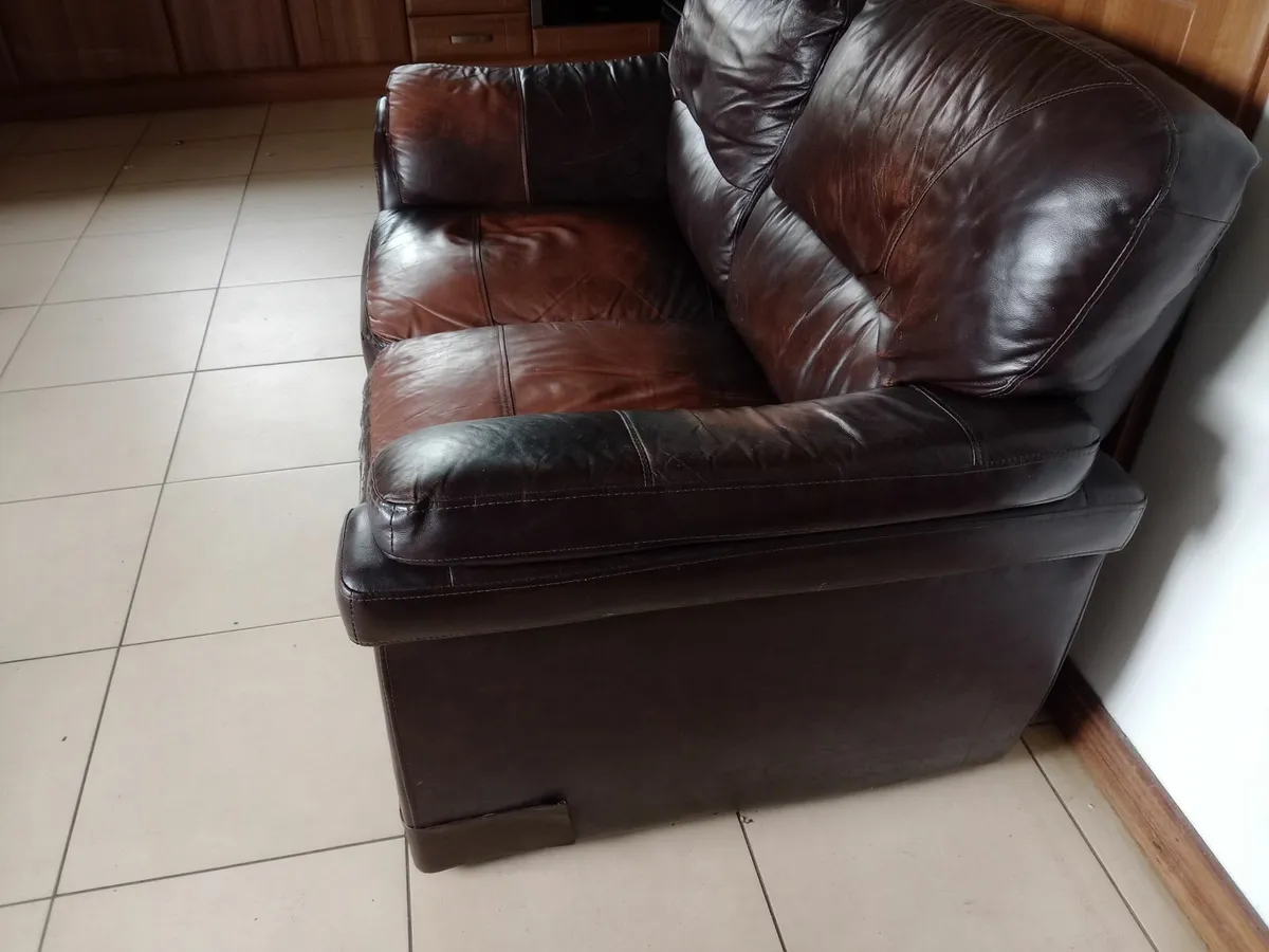 2 seater leather couch - Image 3