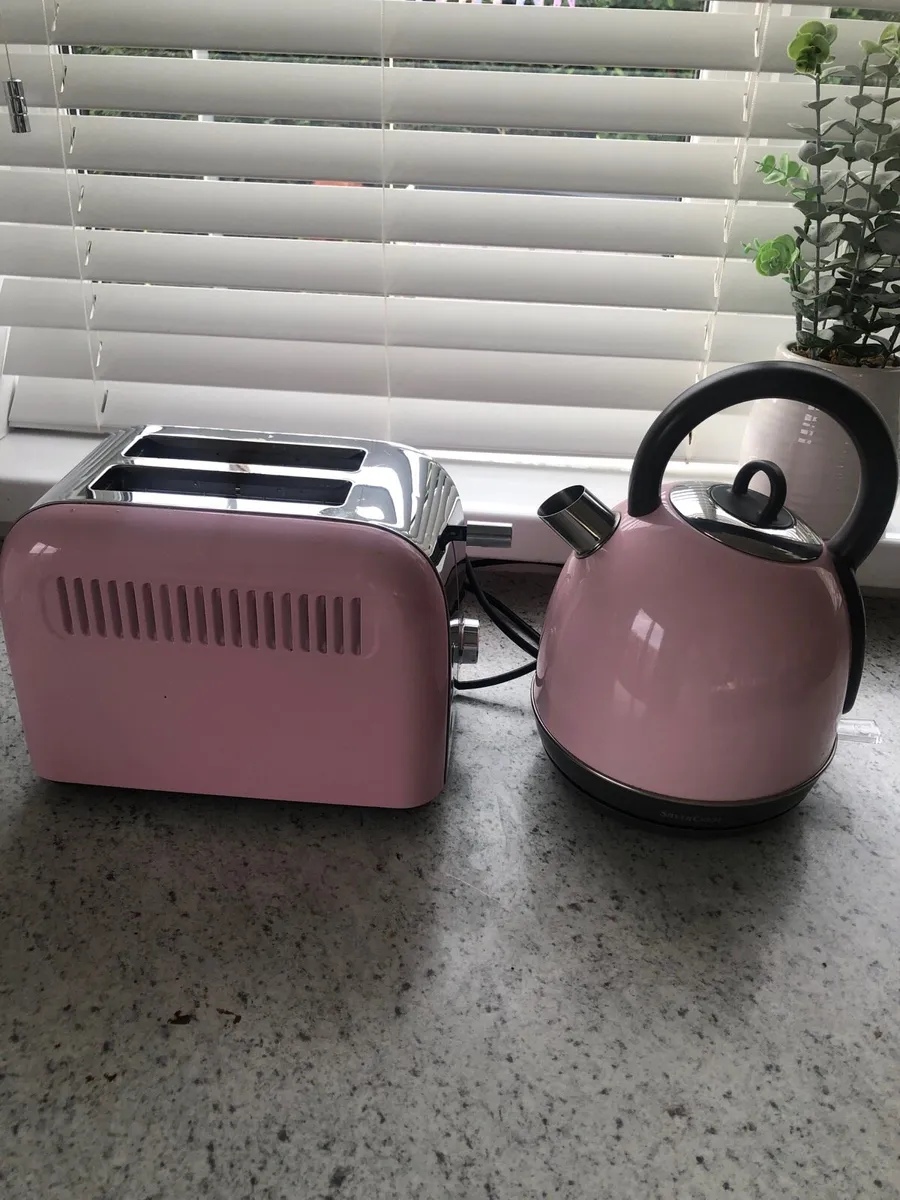 Kettle and toaster - Image 1