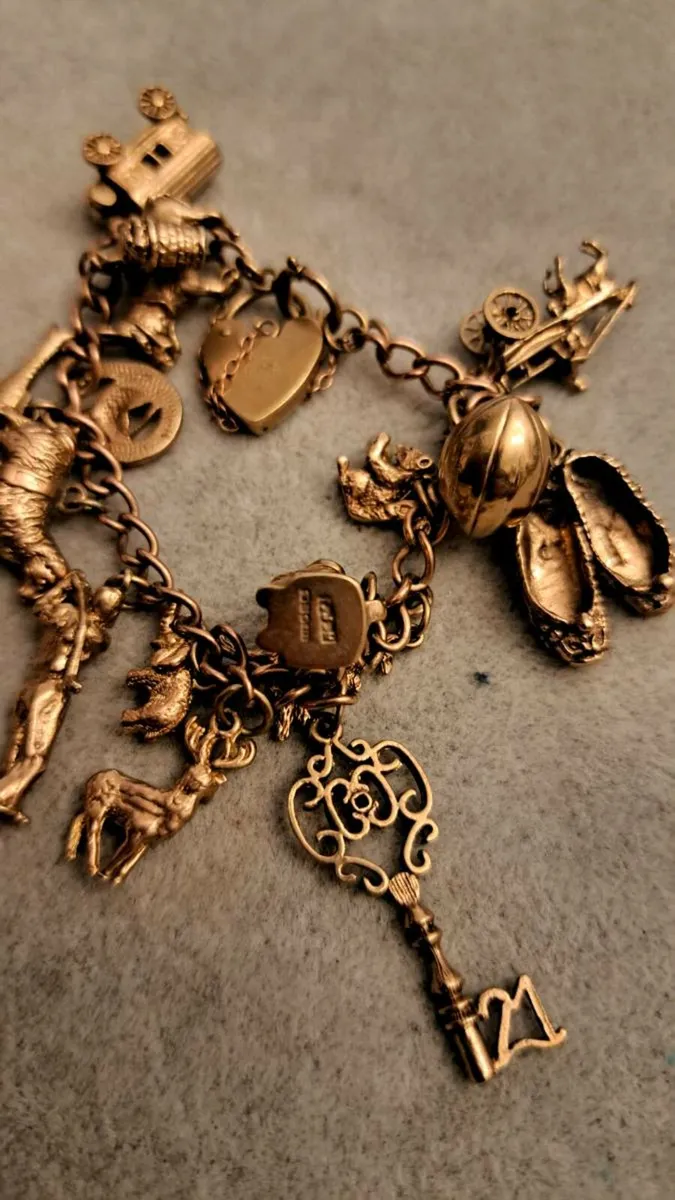 Vintage 9 ct gold charm bracelet - Image 3