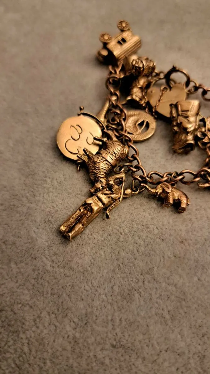 Vintage 9 ct gold charm bracelet - Image 4
