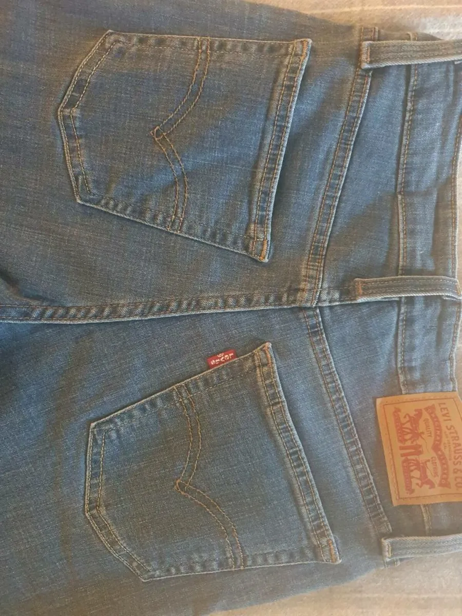 Womens Levi jeans - Image 2