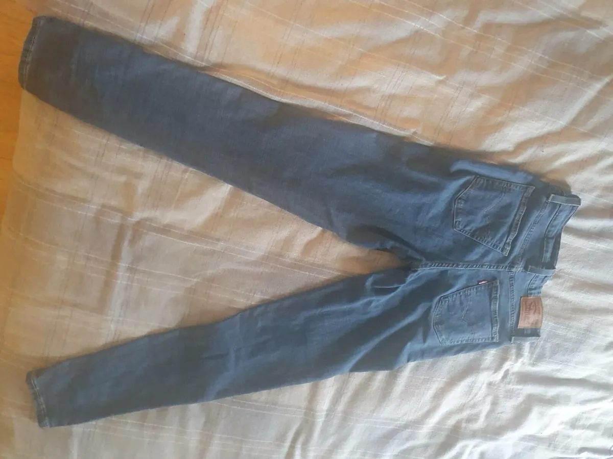 Womens Levi jeans - Image 4
