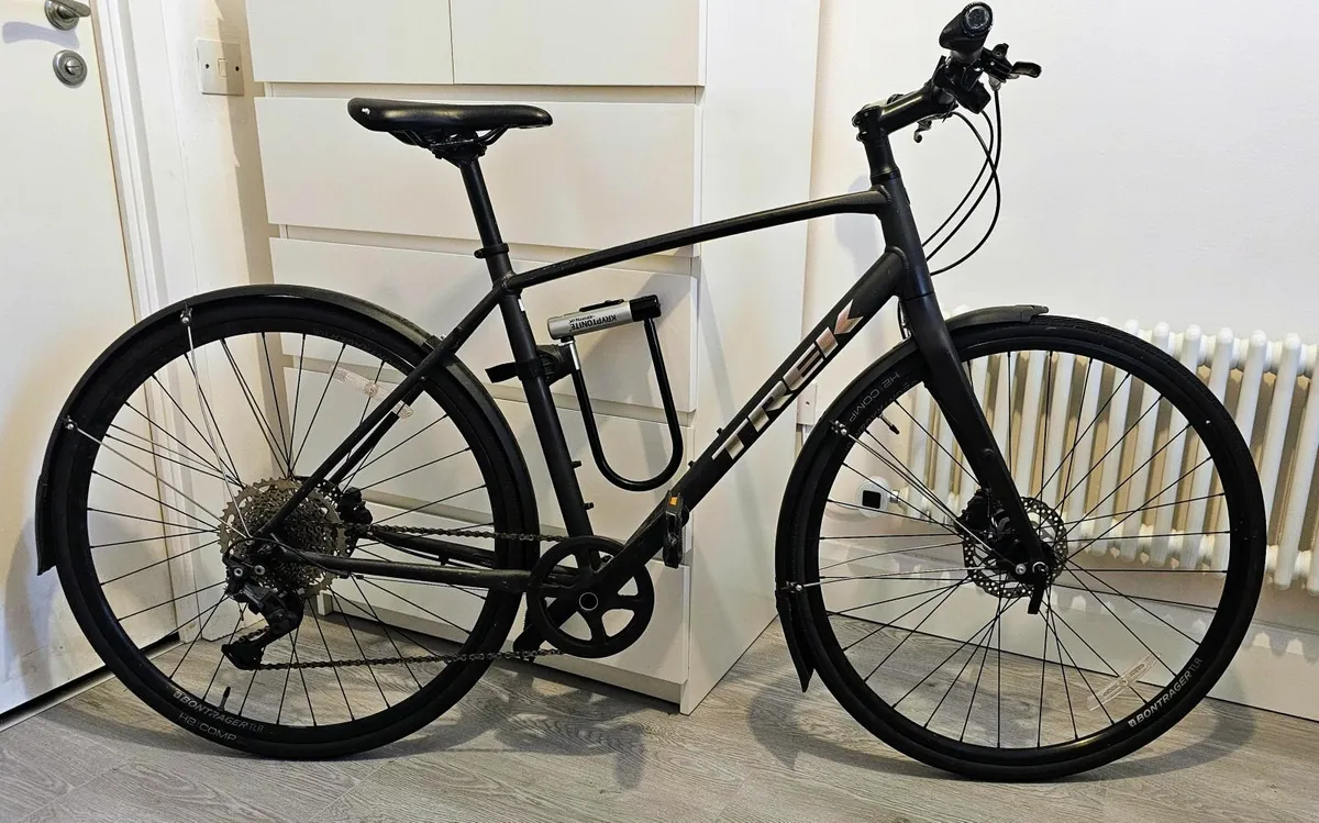 Trek FX3 Hybrid Bike - L-Size - Image 2
