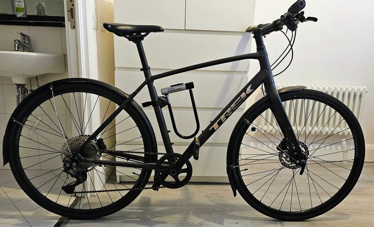 Trek FX3 Hybrid Bike - L-Size - Image 3