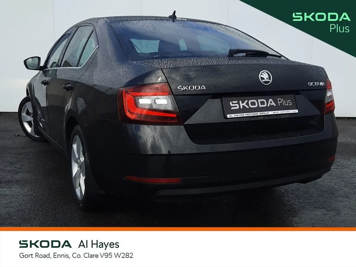 Skoda Octavia  full Beige Leather top Spec - Styl - Image 3