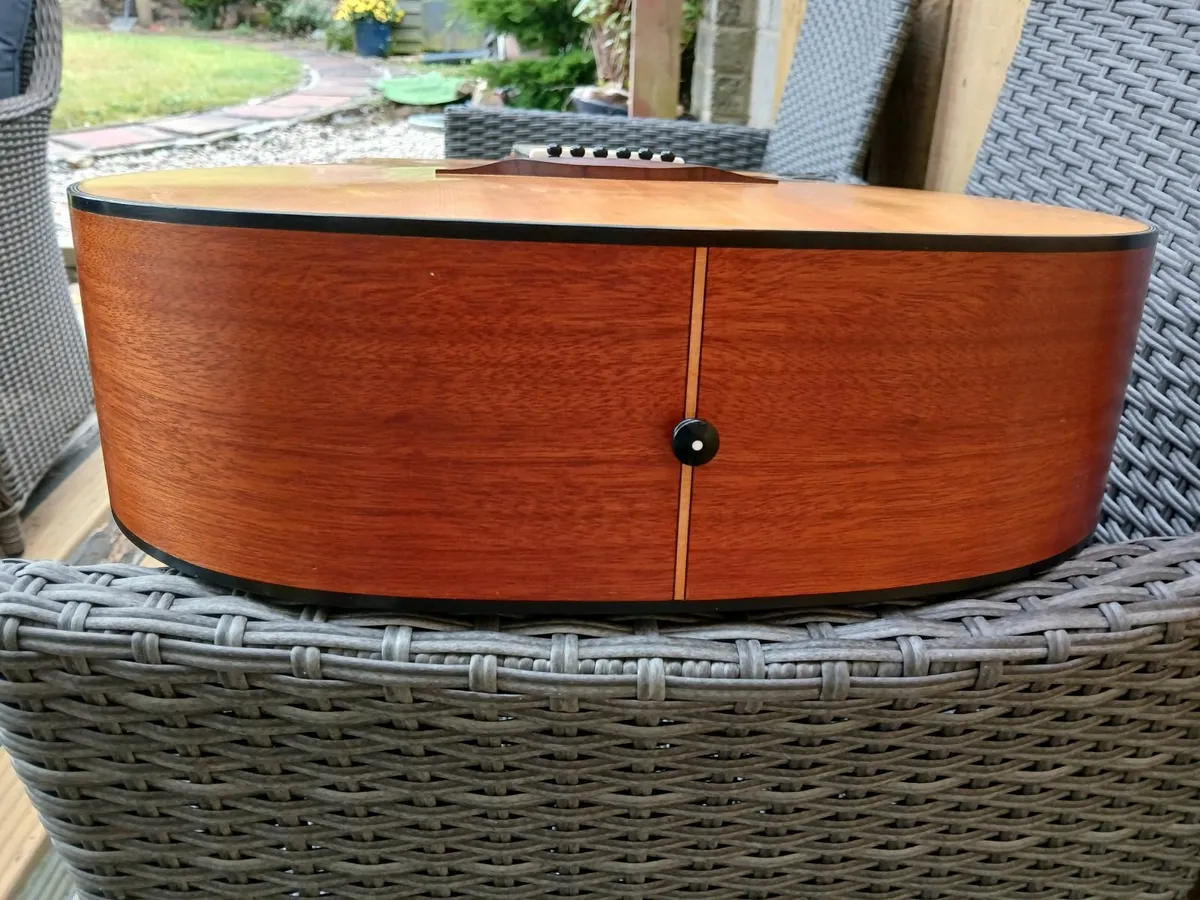 Yamaha guitar - Image 3