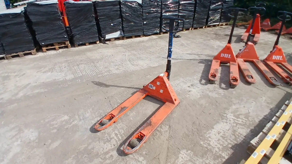 Used Pallet Trucks (ref:PT01) - Image 1