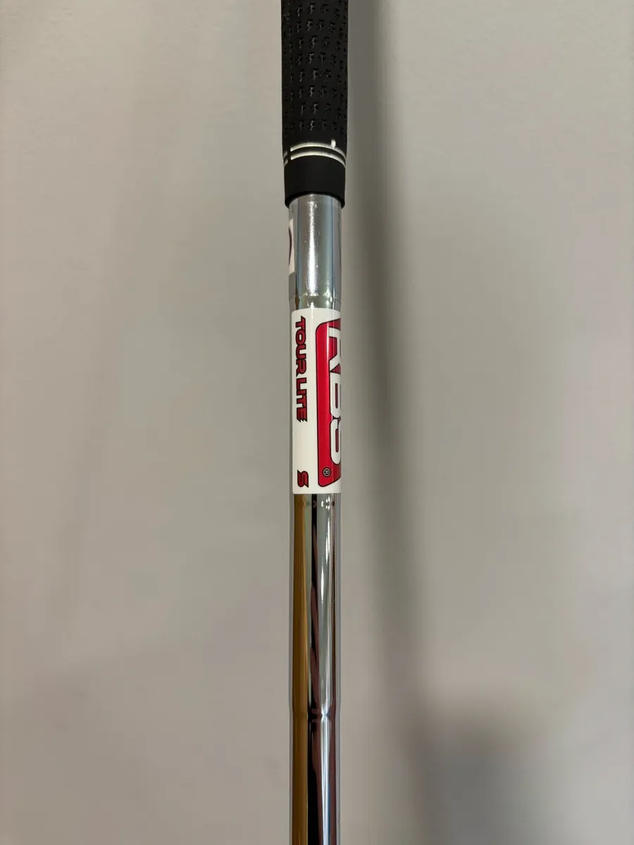 New Wilson D9 Irons 5-PW - Image 3