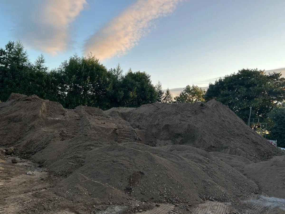 Top soil . - Image 1