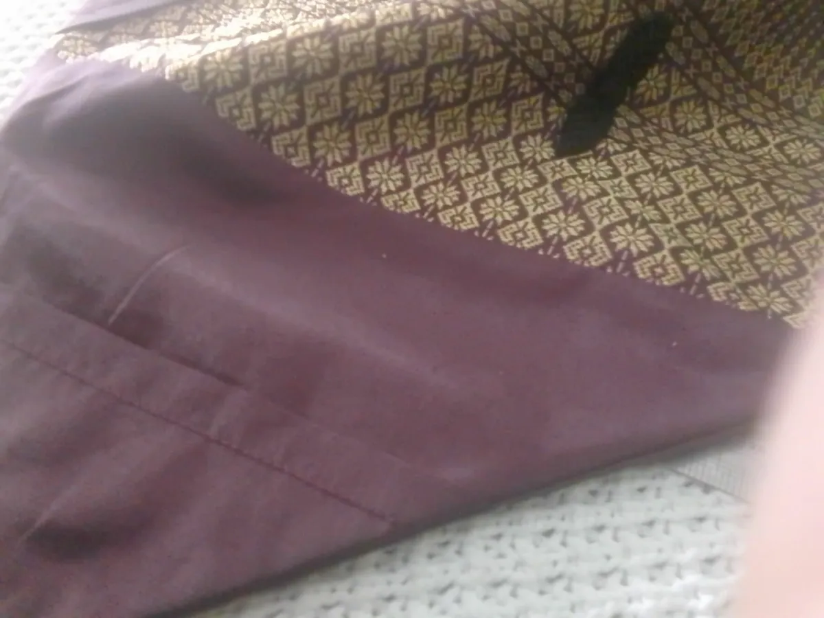 BURGUNDY & GOLD SILK CUSHION COVERS NEW - Image 2