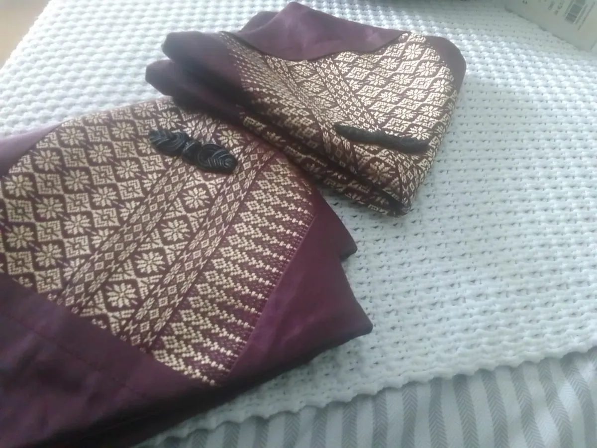 BURGUNDY & GOLD SILK CUSHION COVERS NEW - Image 1