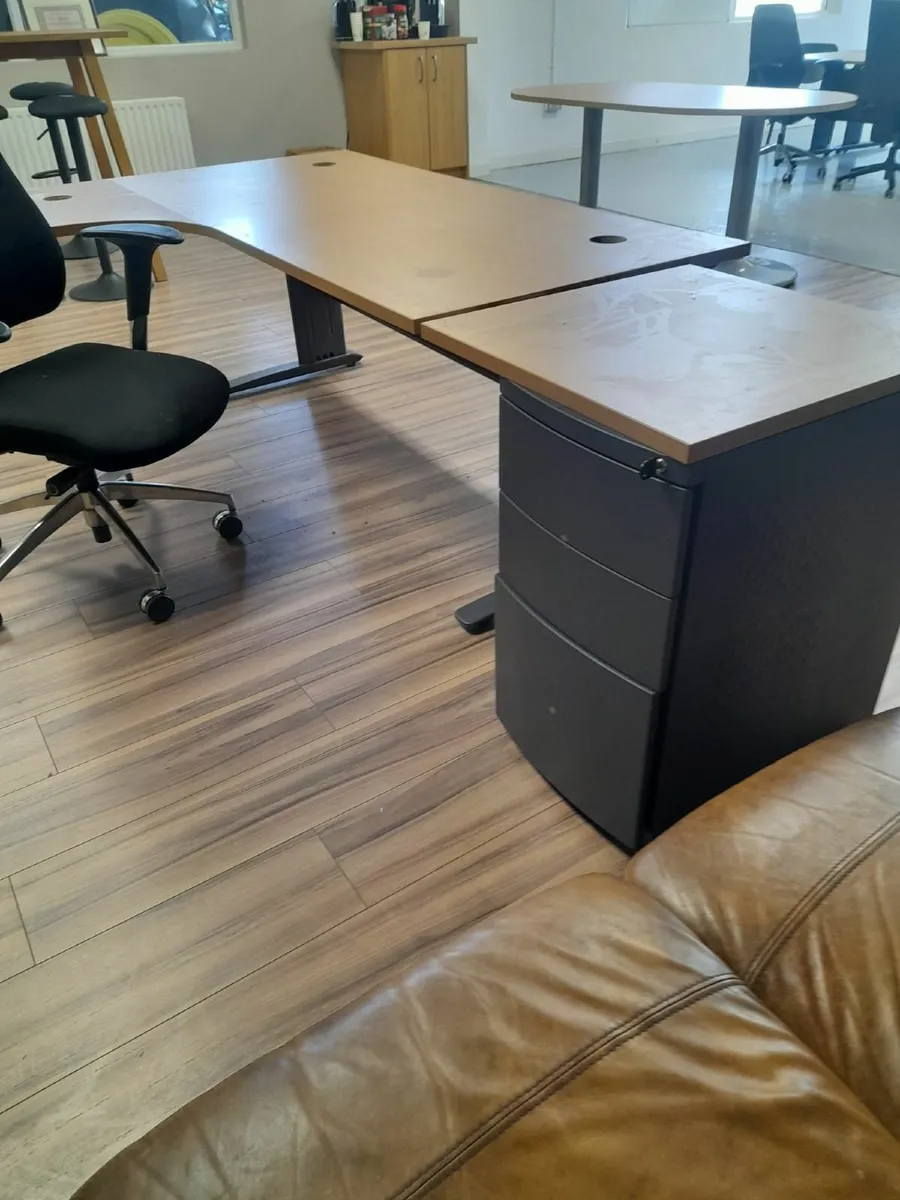 Office desk plus locker - Image 1