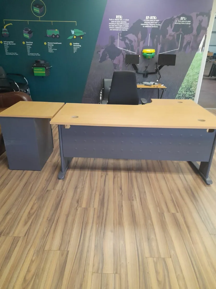 Office desk plus locker - Image 3