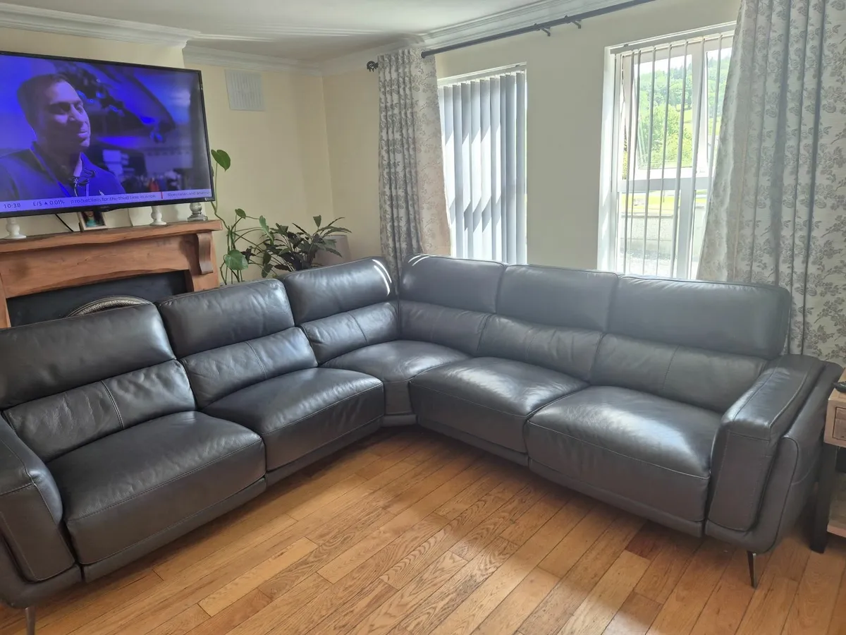 Leather l shape sofa - Image 1