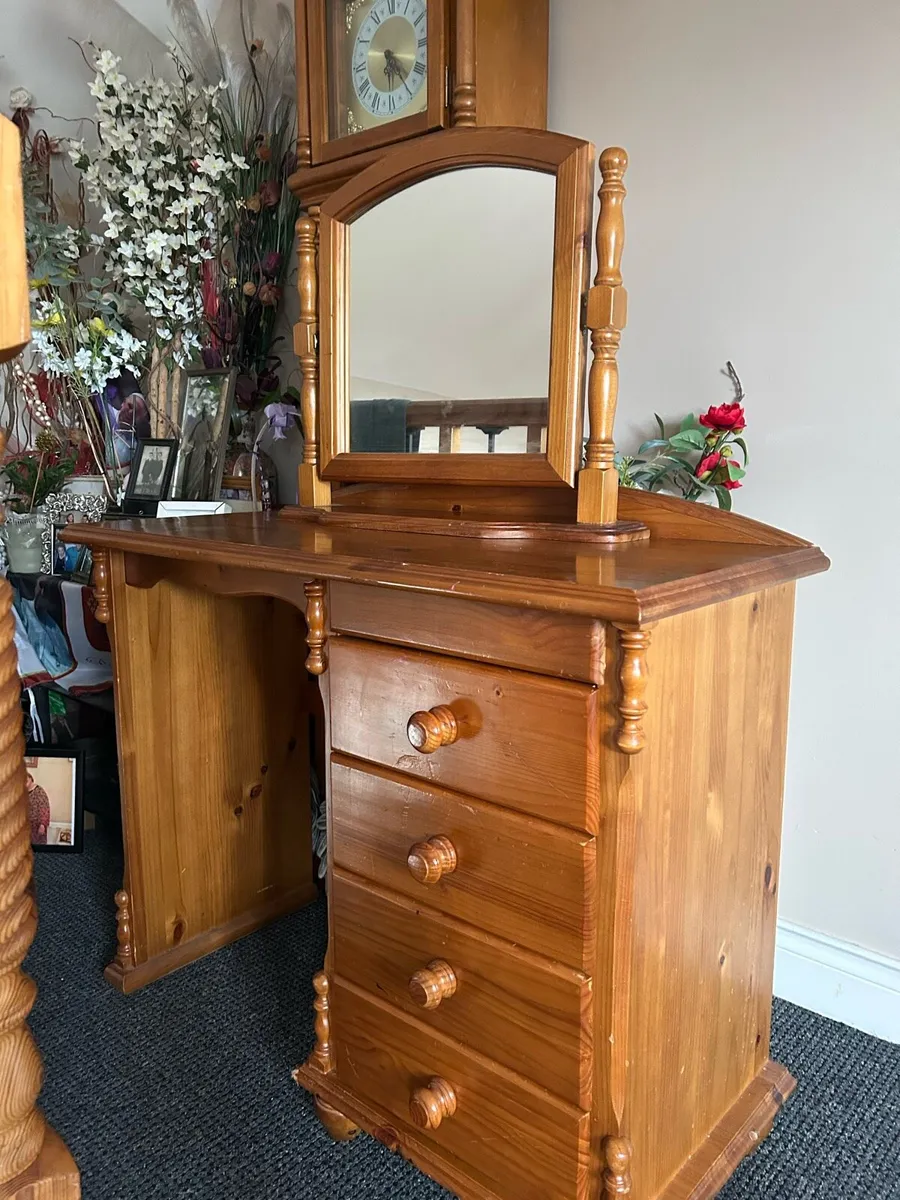 Dressing table - Image 1