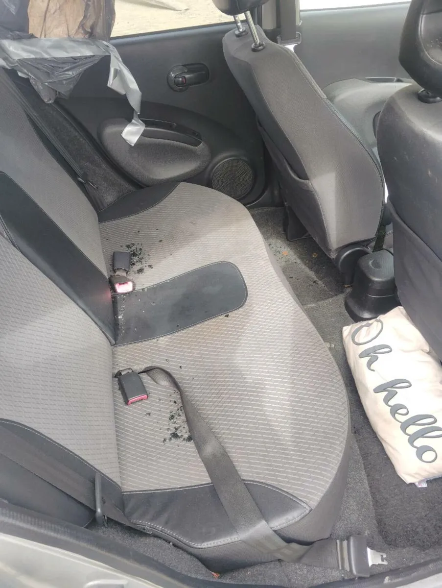 Breaking nissan march 2005 - Image 4