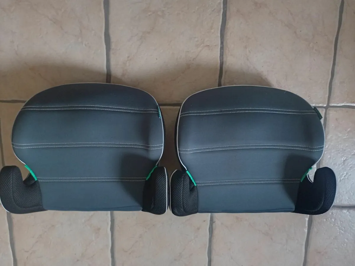 2 x Miniuno Child's Car Booster seats - Image 1