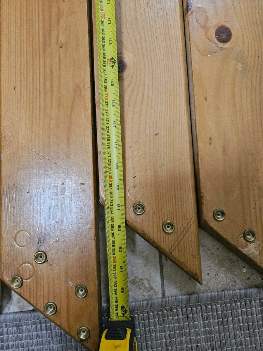Spindles and wood - Image 2