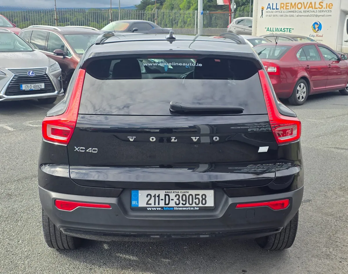 Volvo XC40 R-Design T4 PHEV Automatic (211) - Image 4