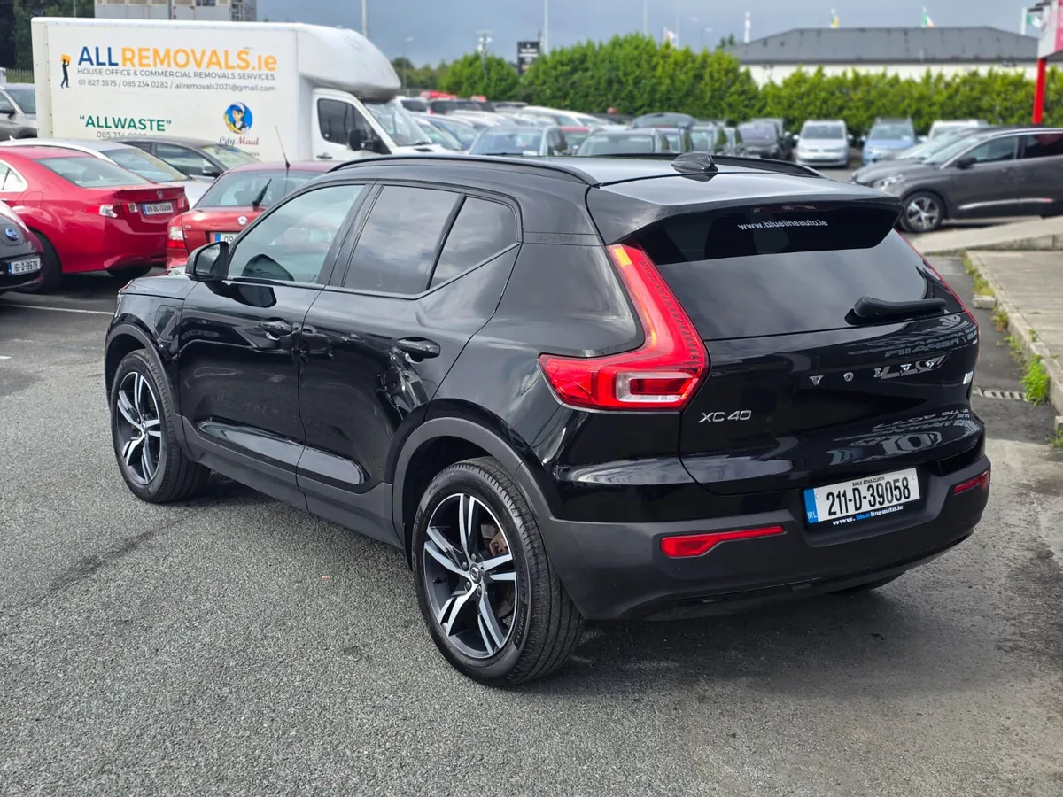 Volvo XC40 R-Design T4 PHEV Automatic (211) - Image 3