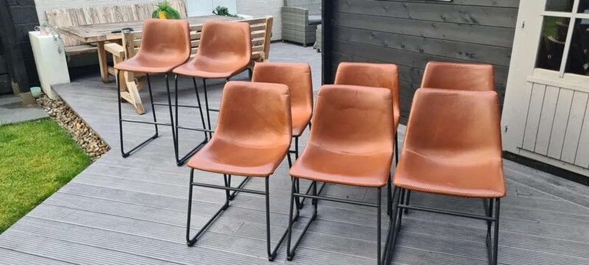 6 tan leather dining chairs and 2 matching counter stools - Image 2
