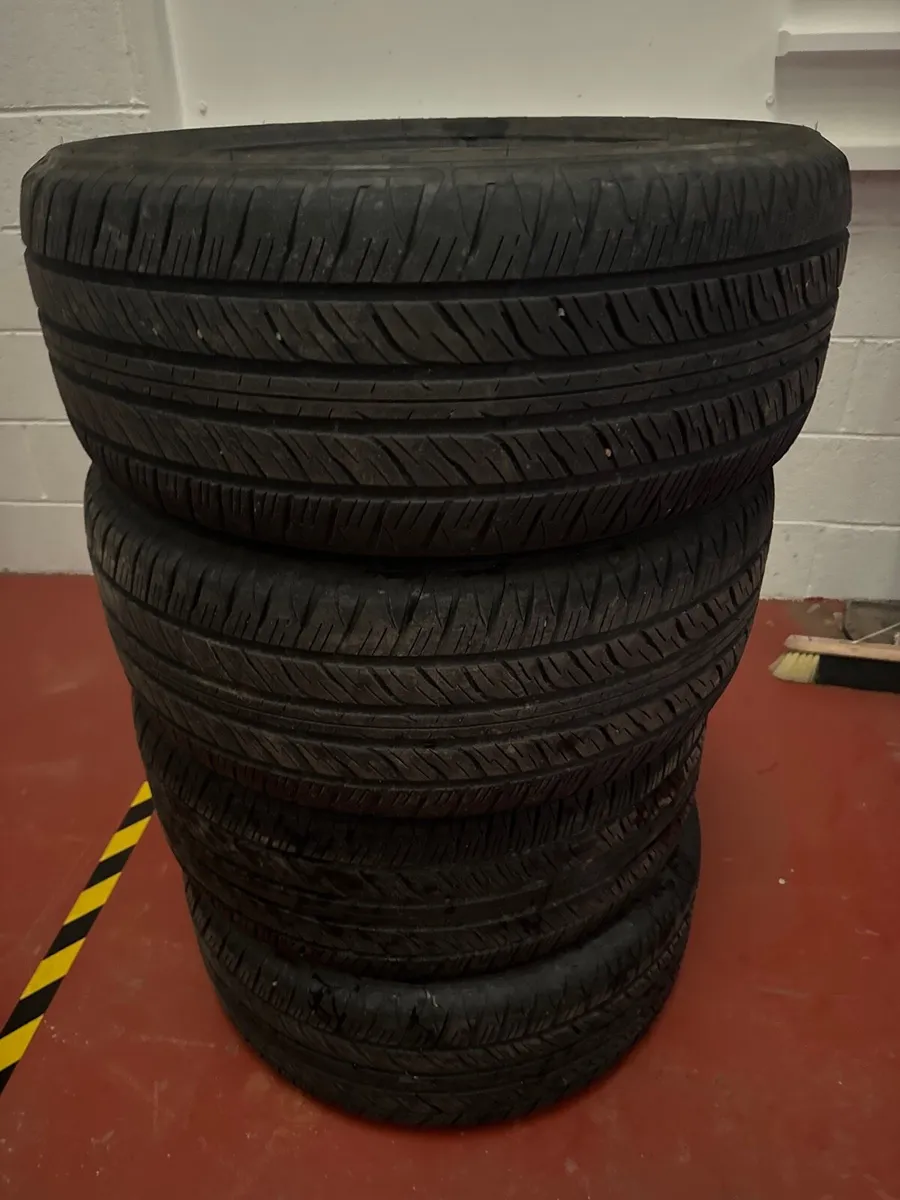 Dunlop 295/50 R20 like new - Image 1