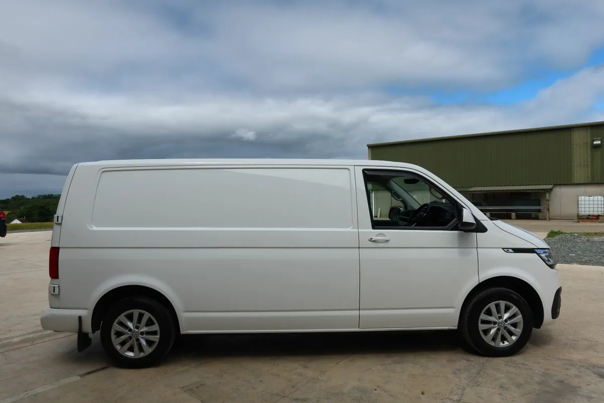Volkswagen Transporter T6.1 Highline LWB 2.0 TDI - Image 3