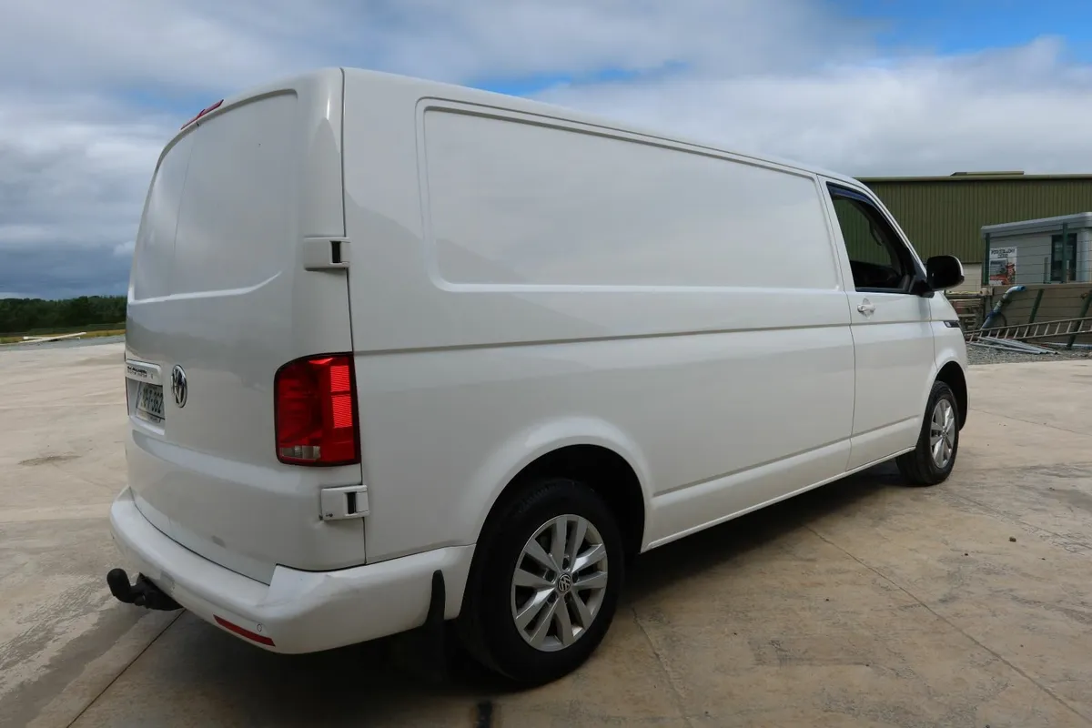 Volkswagen Transporter T6.1 Highline LWB 2.0 TDI - Image 4