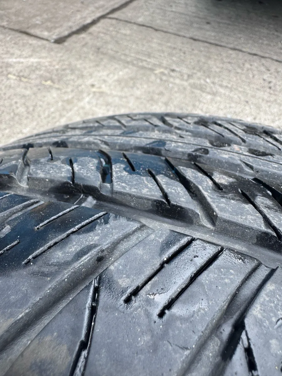 Dunlop 295/50 R20 like new - Image 2