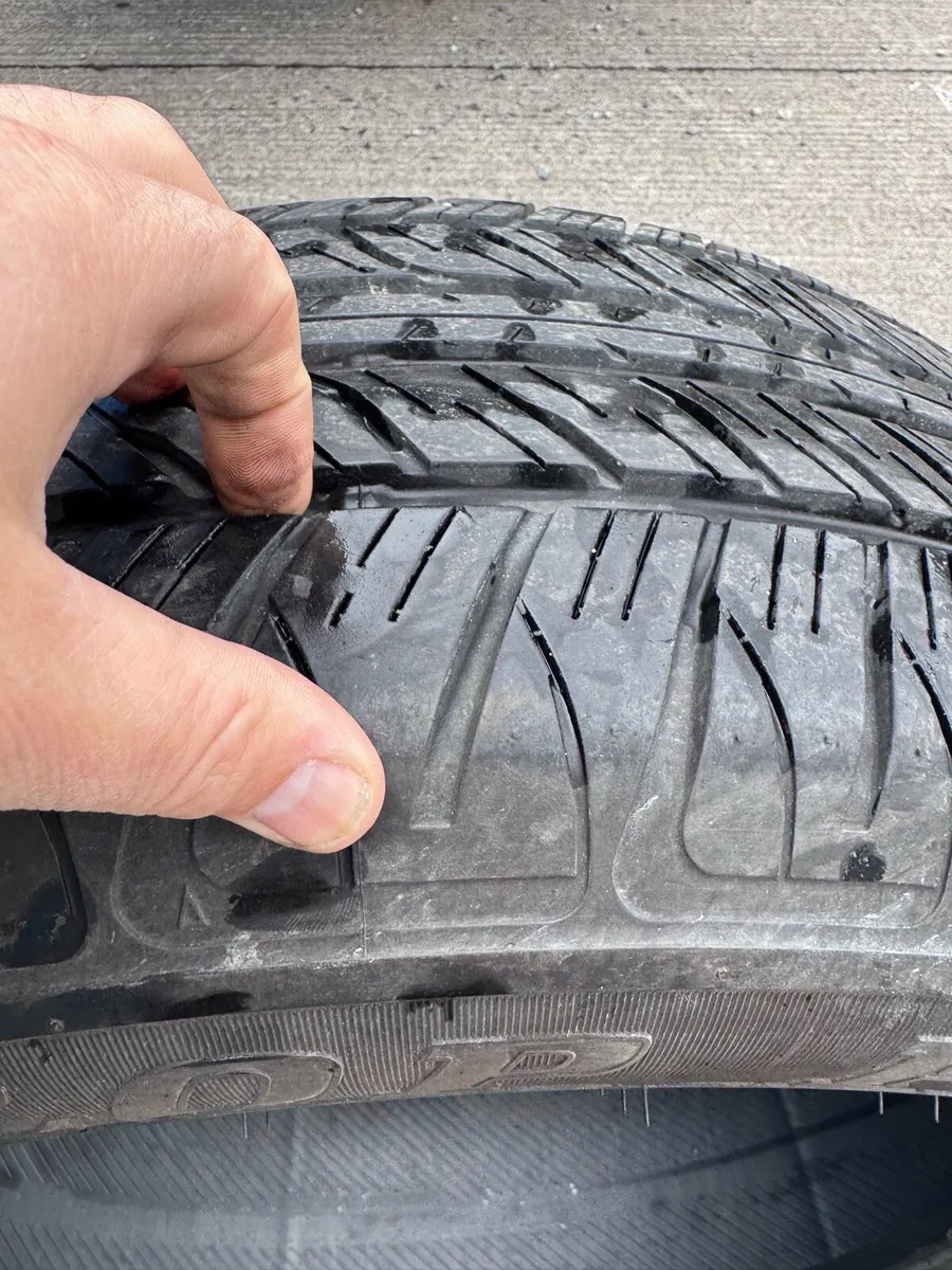Dunlop 295/50 R20 like new - Image 3