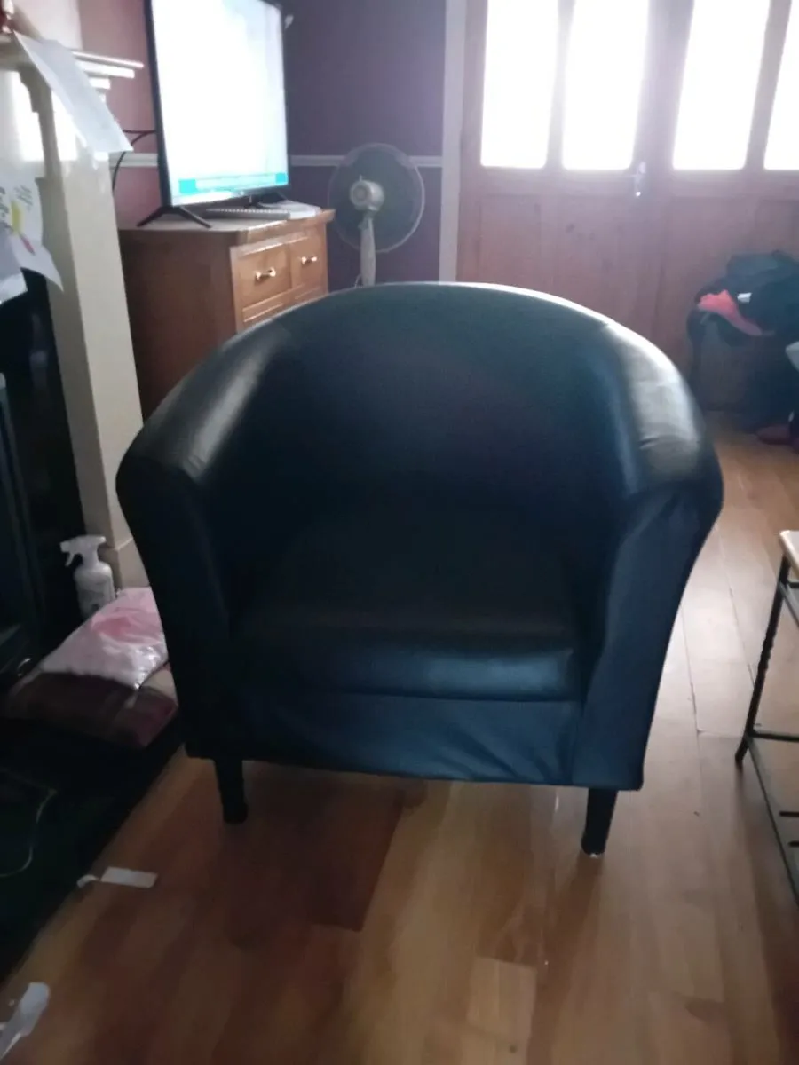Large tub chair black leatherette - Image 1
