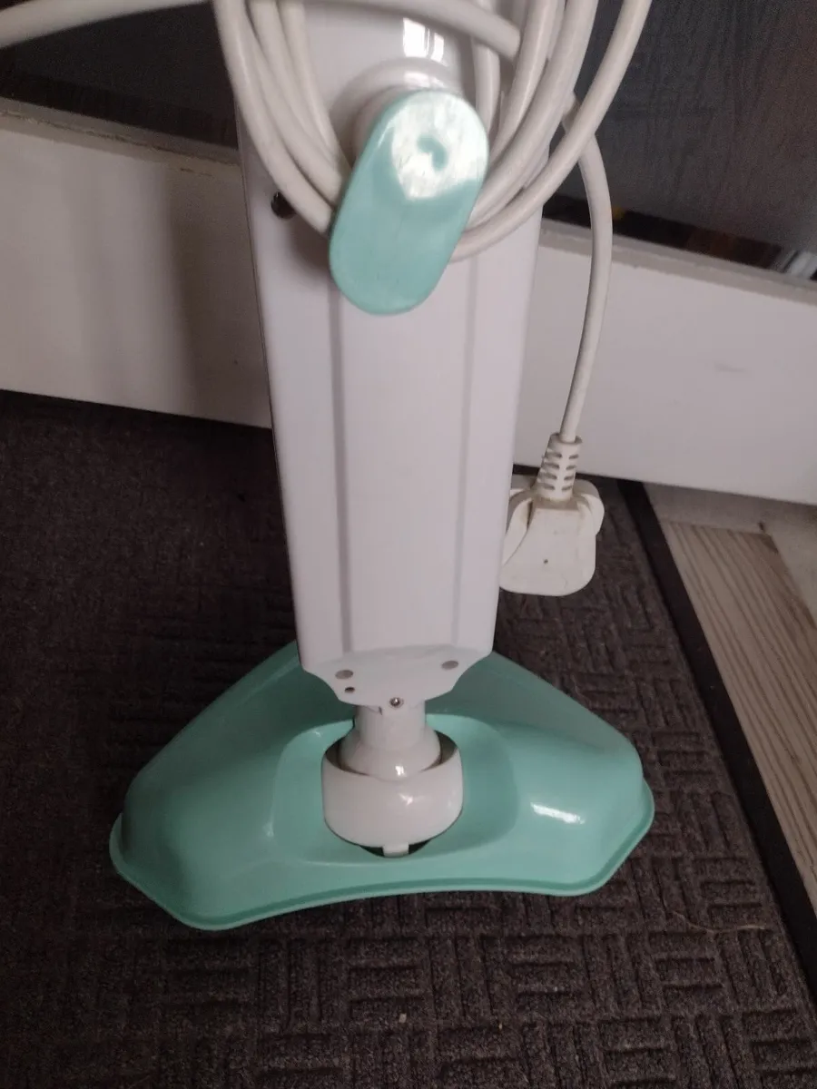 Working electric floor mop - Image 4