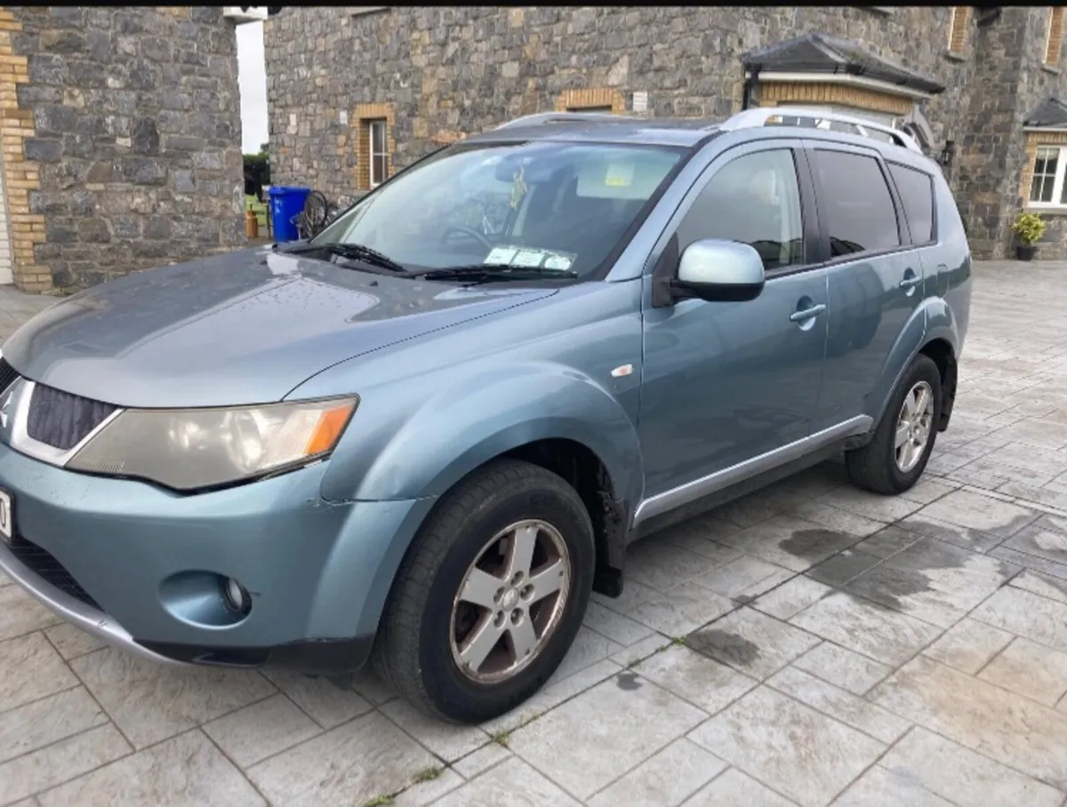 7 Seater Mitsubishi Outlander 2L Diesel 4WD - Image 1