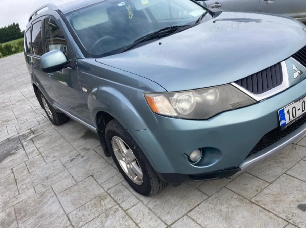 7 Seater Mitsubishi Outlander 2L Diesel 4WD - Image 2